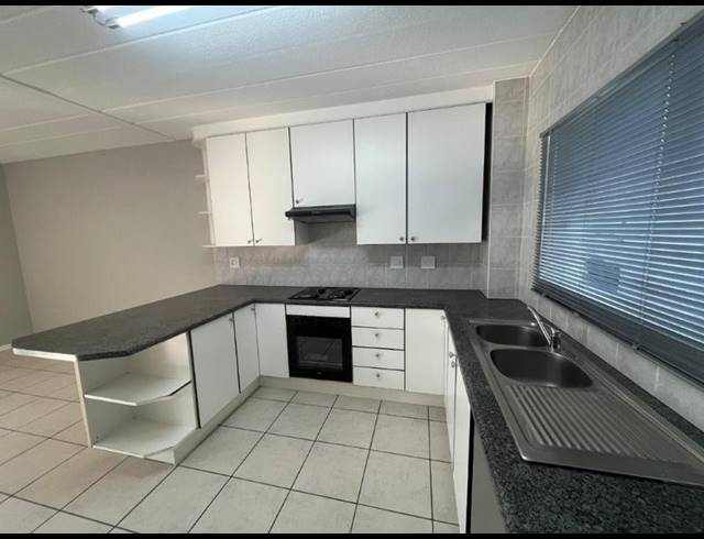 3 BEDROOM TOWNHOUSE FOR SALE IN ELANDSHAVEN